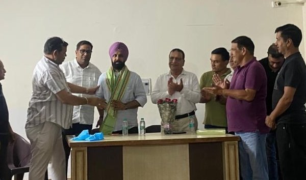 पार्षद गुरुसेवक पूनिया का सिटी हाईट सोसाइटी में हुआ भव्य स्वागत